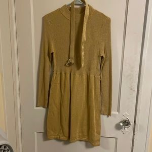 Free people dress. Comes with belt. Material tag shown in pics.